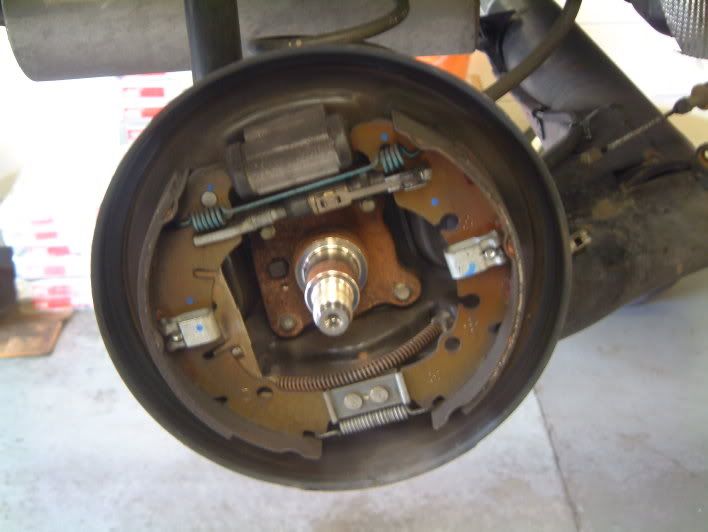 How to remove rear brake drums on a ford ka
